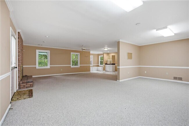 Building Photo - 5525 Hampstead Way