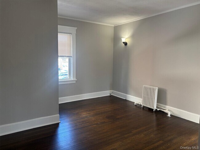 Building Photo - 52 Hoyt St