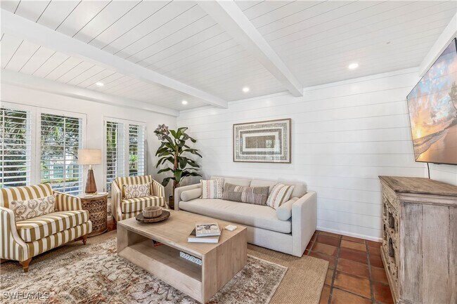 Primary Photo - 282 4th St S