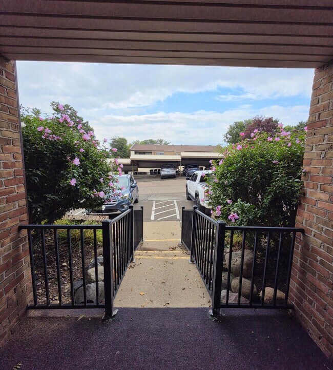 Building Photo - 18233 University Park Dr