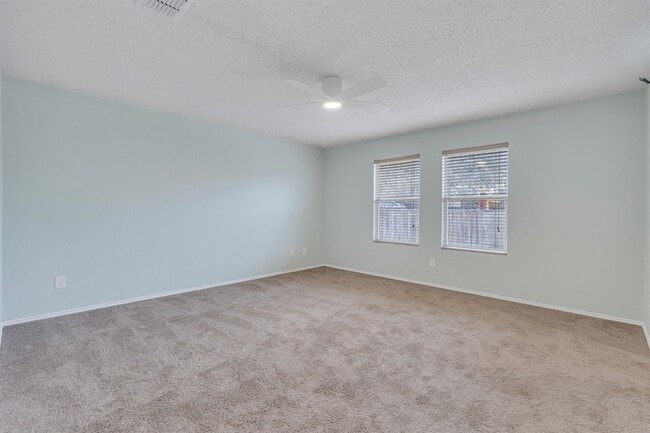 Building Photo - 131 Sandlewood Dr