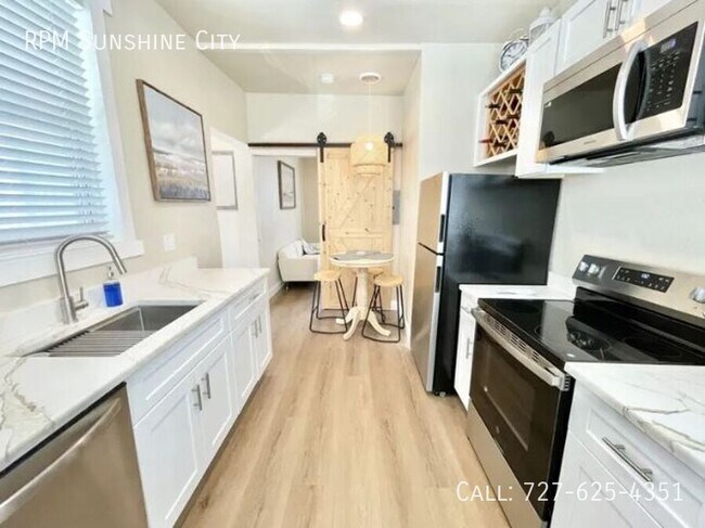 Building Photo - 7700 Boca Ciega Dr