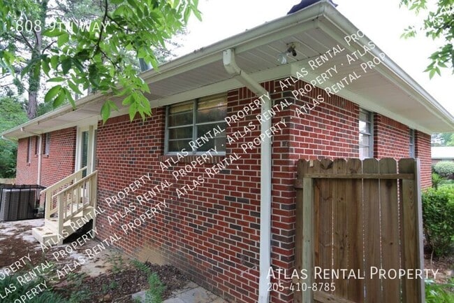 Building Photo - 808 9th Way