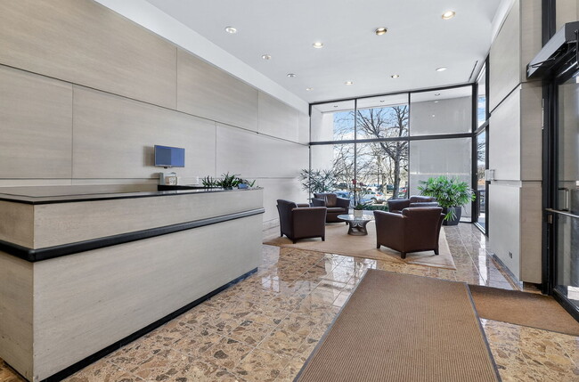 Building Photo - 2500 N Lakeview Ave