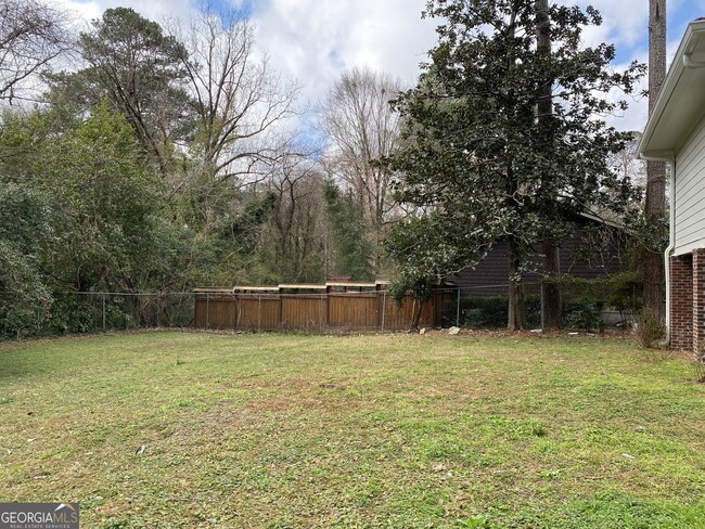 Building Photo - 2021 Woodbine Terrace NE