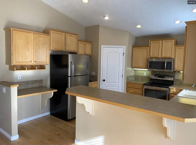 Building Photo - 13871 W Chatsworth Ct