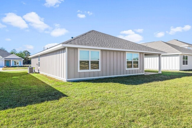 Building Photo - 733 Quintana St