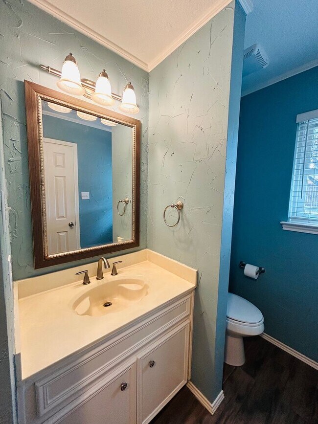 Building Photo - Spacious and Updated Hewitt Home