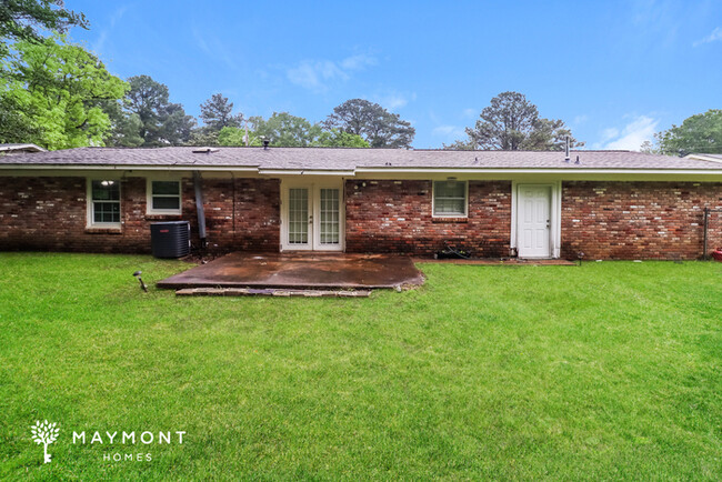 Building Photo - 3-Bedroom Brick Home