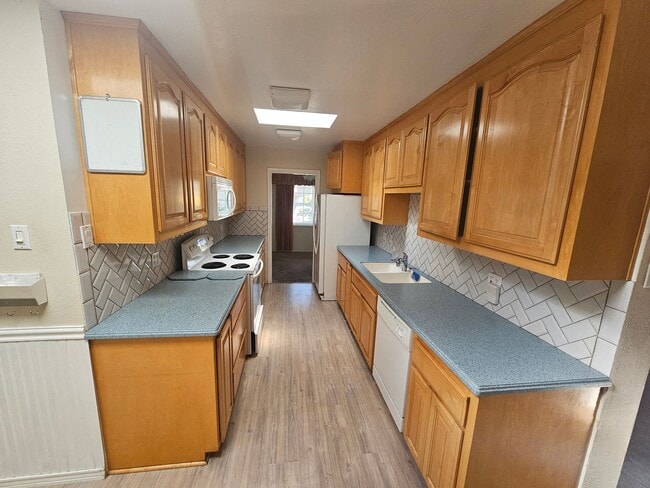 Building Photo - Charming Castro Valley Home: Spacious Livi...