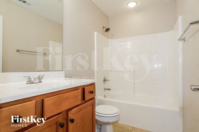 Building Photo - 6837 Tyler Chase Dr