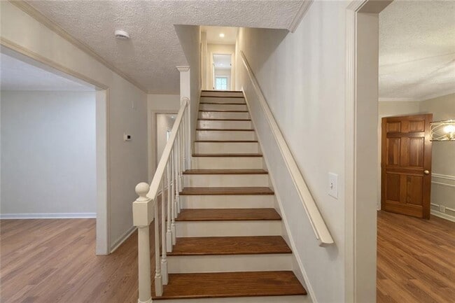 Building Photo - 807 Oak Bridge Ln