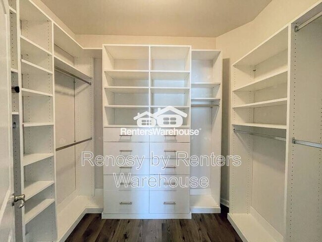 Building Photo - 521 Charles Porteus Ln