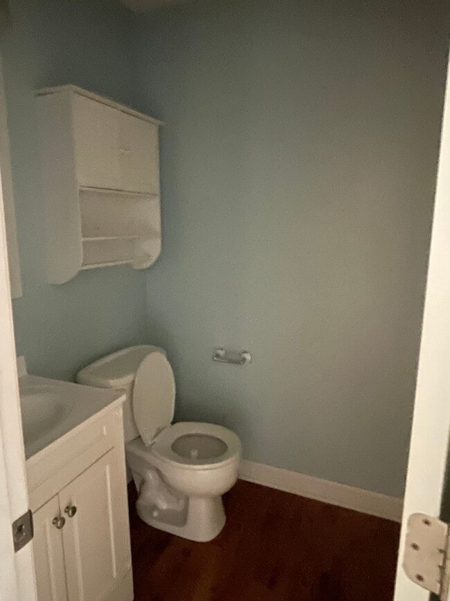 Building Photo - Three Bedroom Townhome