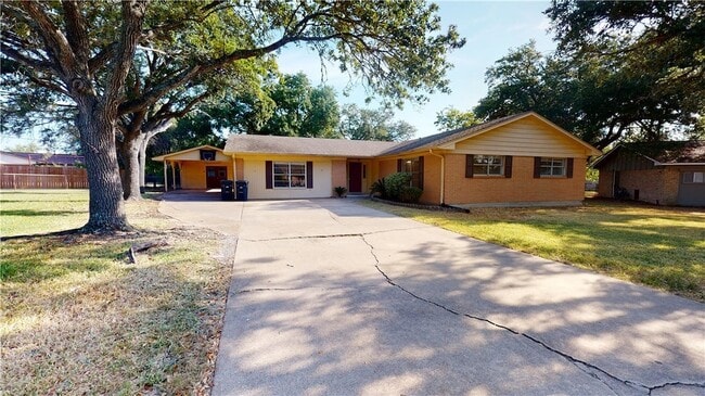 Building Photo - 1207 Lawyer St