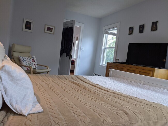 Building Photo - 184 White St