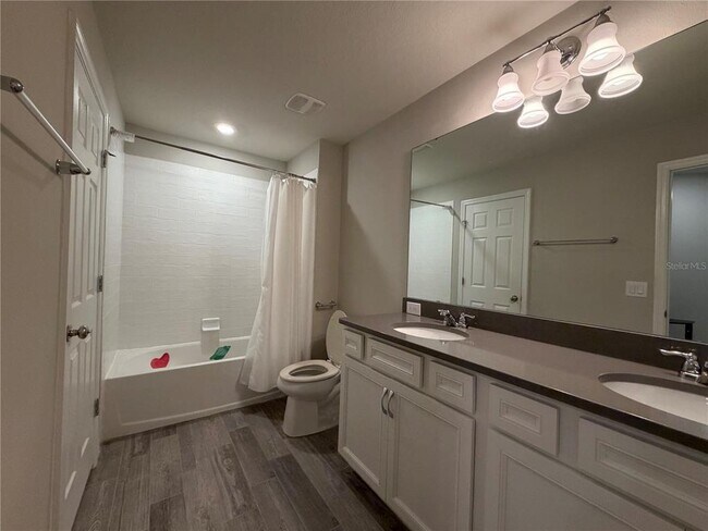 Building Photo - 3972 Plainview Dr