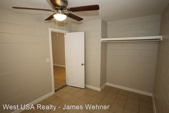 Building Photo - 2444 E Danbury Rd