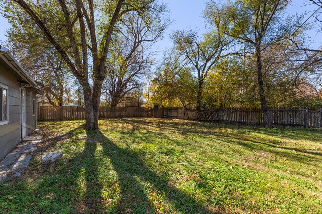 Building Photo - 1823 S Hiram St