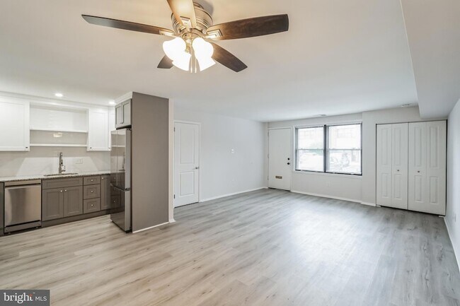 Building Photo - 611-15-615 Roxborough Ave