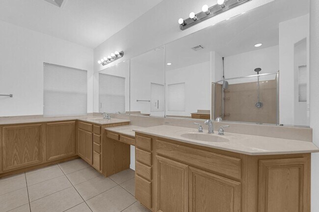 Building Photo - 914 Armandito Dr