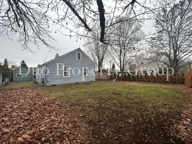 Building Photo - 13th &amp; Chambers