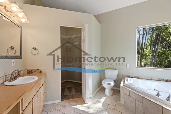 Building Photo - Beautiful Craftsman Home with Amazing Back...