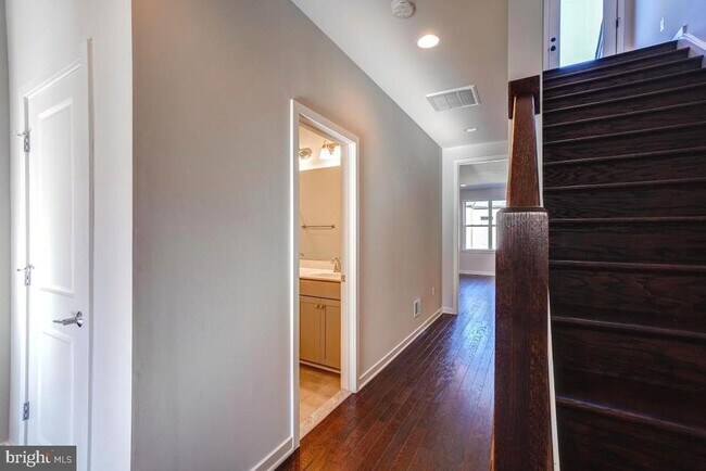 Building Photo - 22954 Sullivans Cove Sq