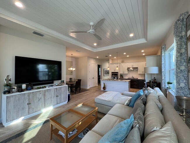 Building Photo - 9007 St Lucia Dr