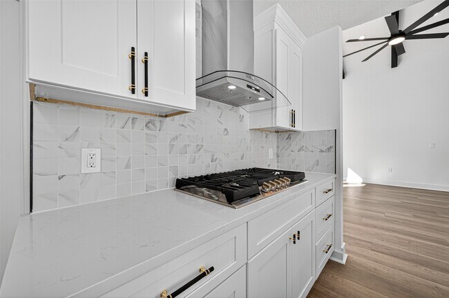 Building Photo - 3006 Golden Hills Ln