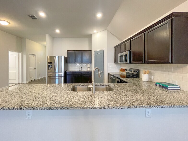 Building Photo - 10624 Langham Dr