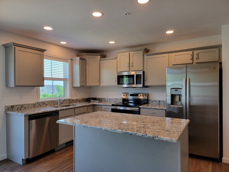 Building Photo - 2131 S Autumn Chase Dr