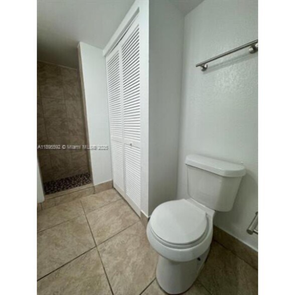 Building Photo - 4235 N University Dr