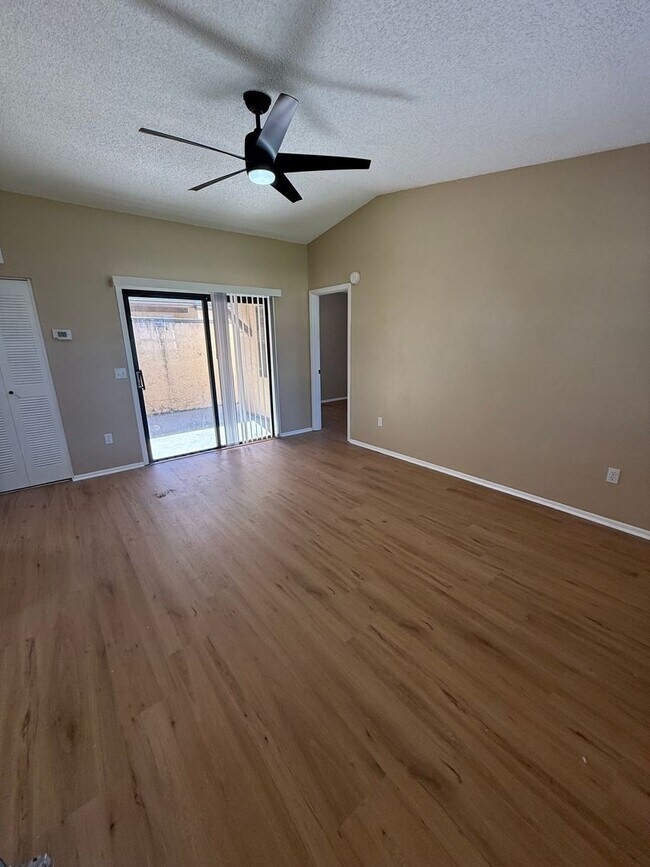 Building Photo - Updated 2-Bedroom Apartment in Quiet Ocala Community