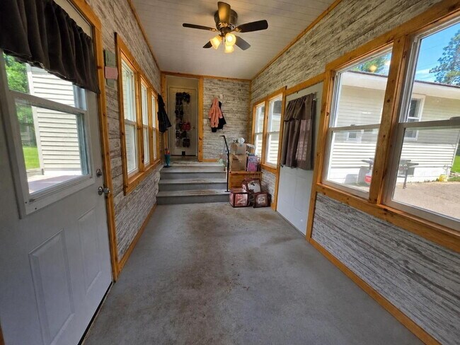 Building Photo - Country Living on 2.5 Acres Just Minutes from Eau Claire – 3 Bedroom Home with Bonus Rooms, Garag...