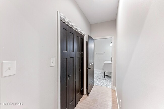 Building Photo - 5004 Knoxwood Dr