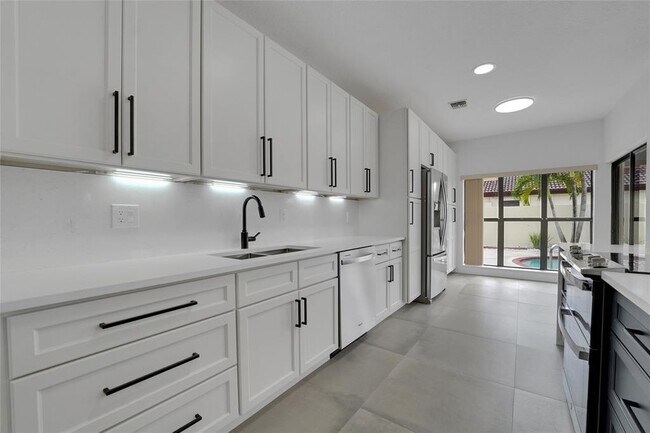 Building Photo - 7850 Villa Nova Dr