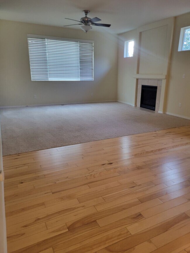 Building Photo - Beautiful 3 bedroom Rambler in perfect location