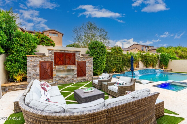 Building Photo - 9250 E Via De Vaquero Dr