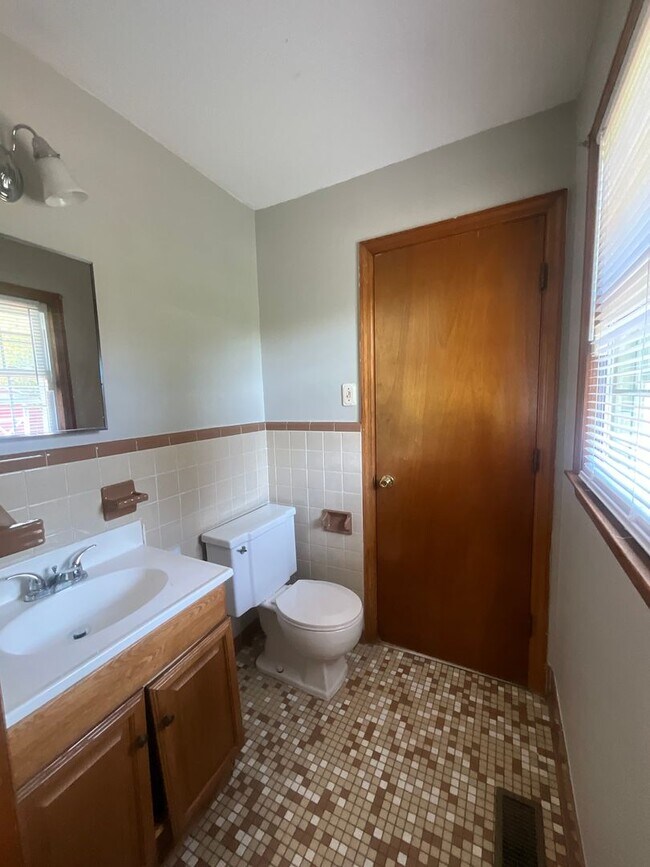 Building Photo - 2039 Ironwood Dr