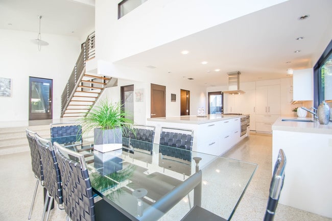 Dining Area - 1440 N Kings Rd