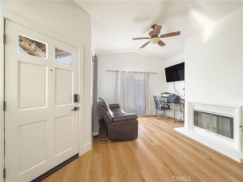 Building Photo - 141 Timbre