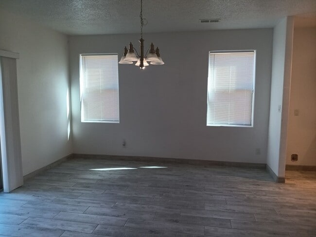 Building Photo - Newly-renovated 3 bedroom, 2 bathroom in Los Lunas! All new appliances! HUGE yard! Showings avail...