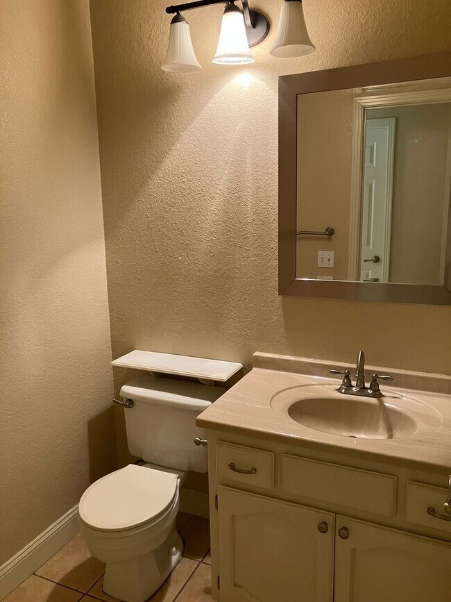 Building Photo - 1717 Whippoorwill Ct