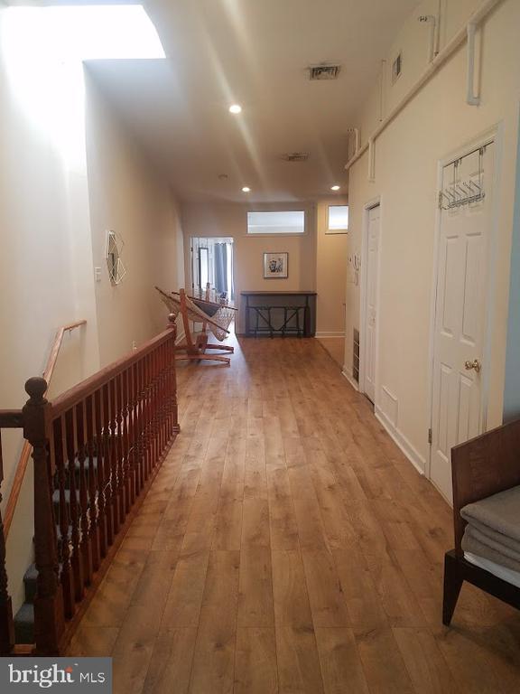 Building Photo - 319 Market St