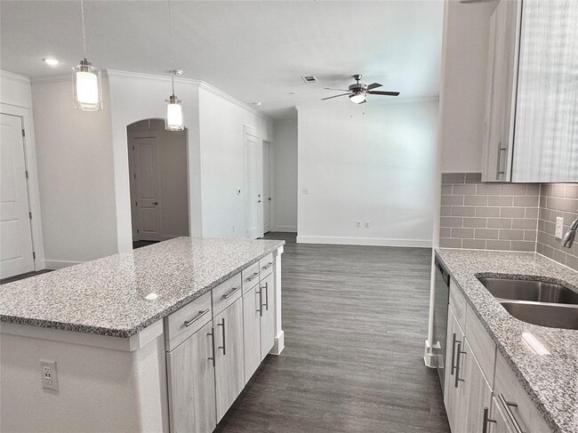 Building Photo - 3030 Greenbusch Rd