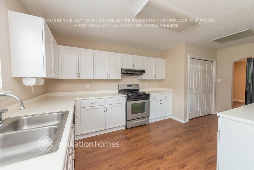 Building Photo - 6427 Founding Dr