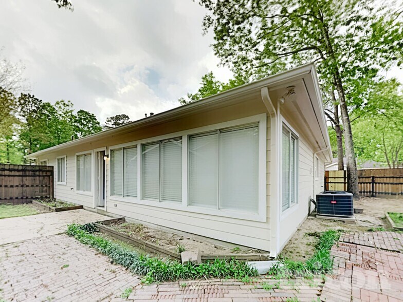 Building Photo - 21880 Silver Oak Ct