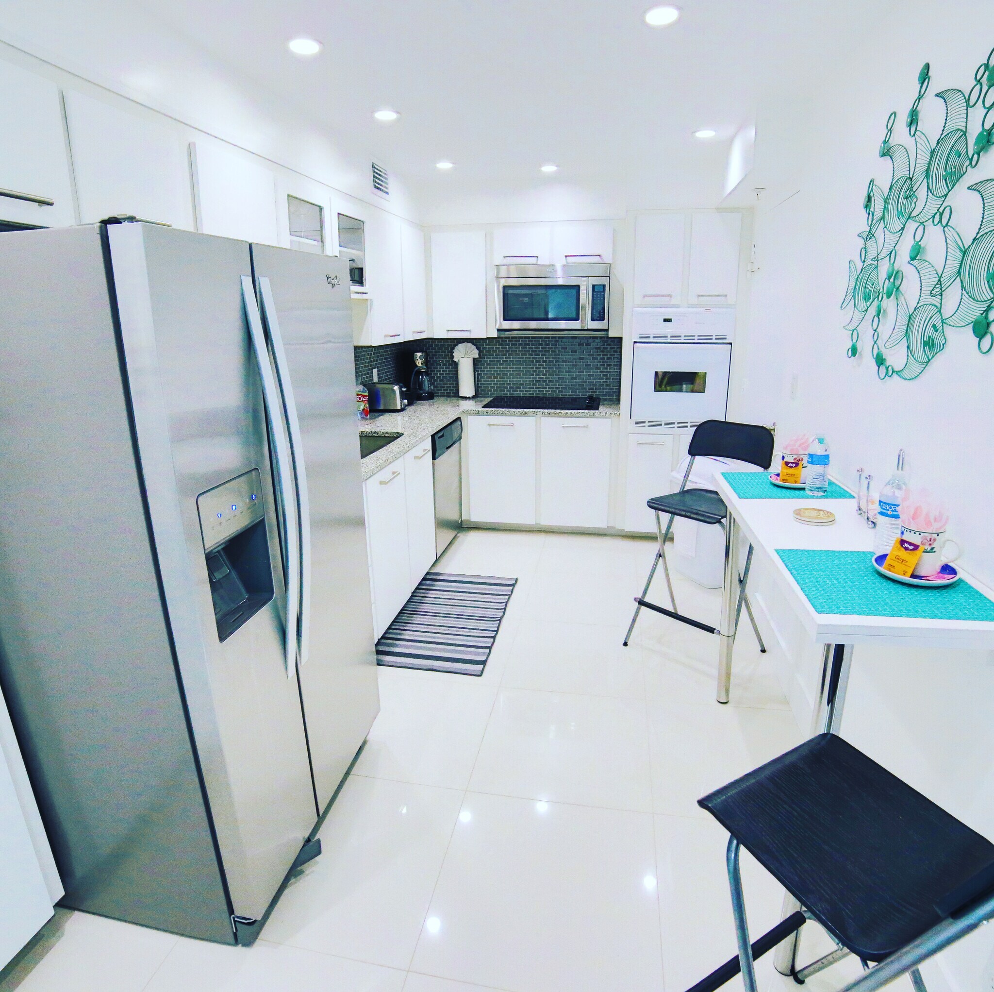 Kitchen area - 4001 S Ocean Dr