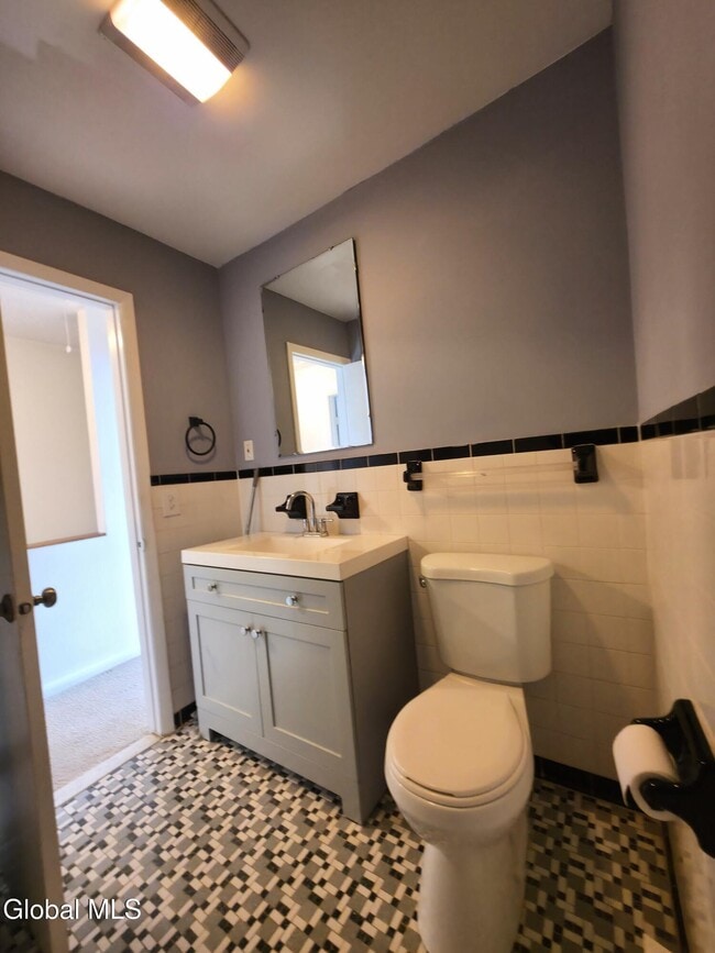 Building Photo - 38 Maxwell Dr